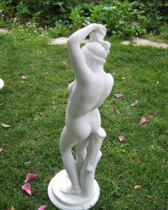 Статуя Афродита - градинска 3