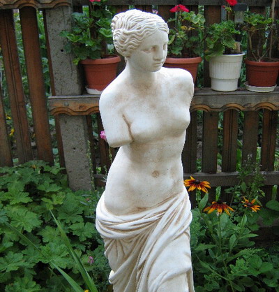 Статуя Венера Милоска - за градината