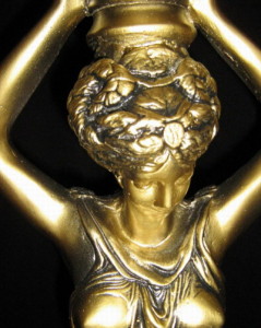 10 - Статуя Римлянка (гипс) в злато и сребро 3
